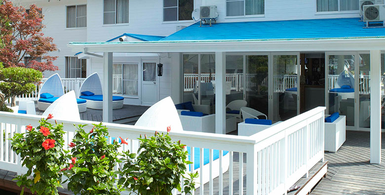 WHITE BEACH HOTEL 